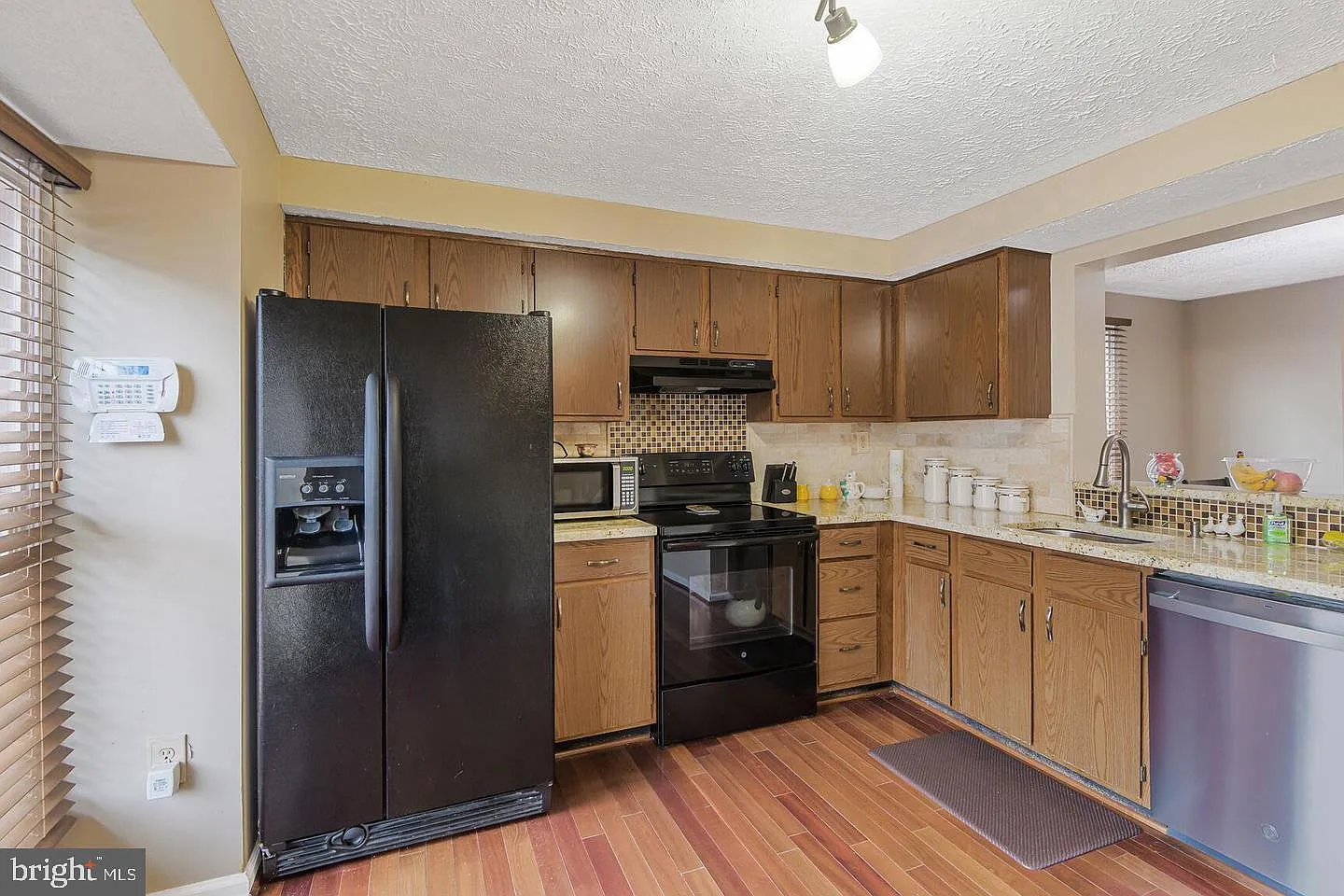 3 bed, 4.0 bath, 1808 sqft, $3,200 — Photo 2