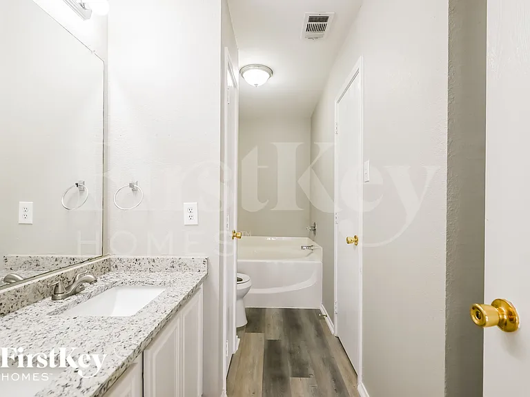 204 Windsor Dr — Photo 10