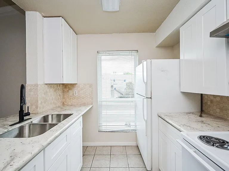 3900 Woodchase Dr #86 — Photo 11