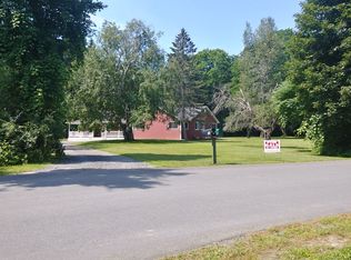 3 Woodwind Dr, Voorheesville, NY 12186