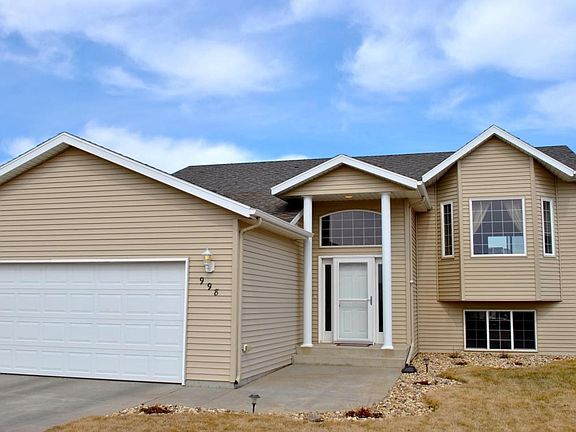 4th image of 998 39th Ave W