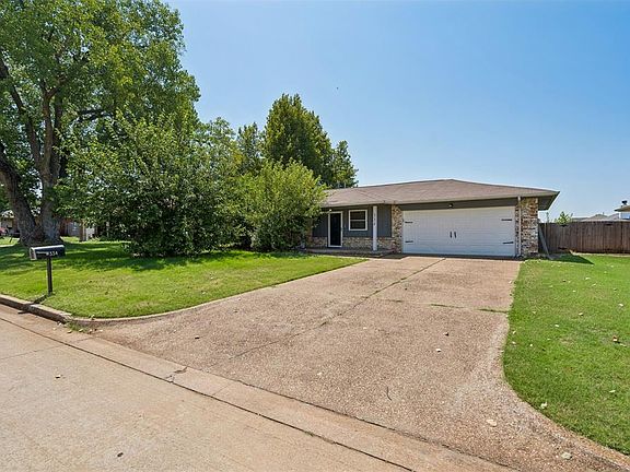3rd image of 334 W Maple Branch Way