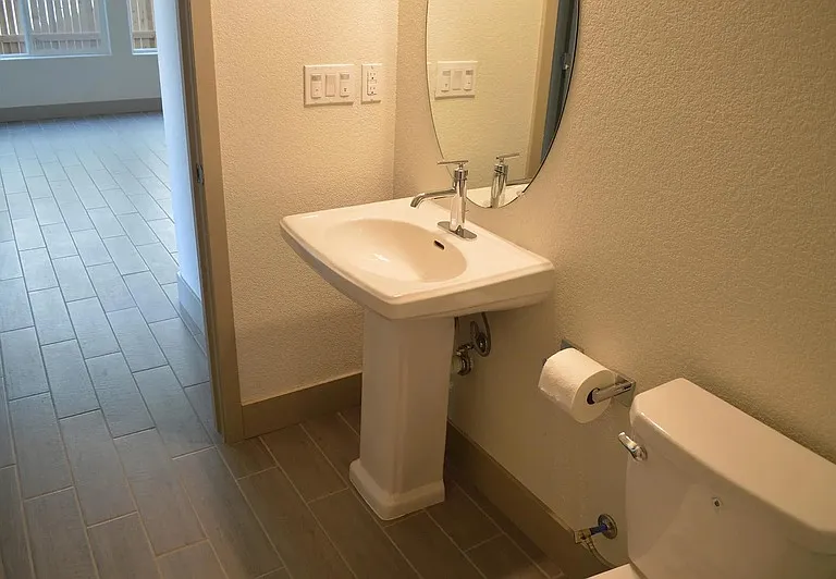2430 Bastidas Dr — Photo 37