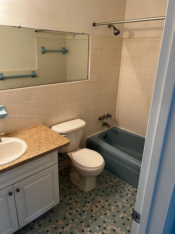 2701 NE 1st St APT 203, photo 8