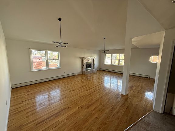 3rd image of 166 Woodside Ave Floor 2