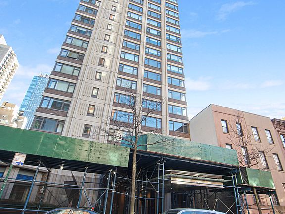 3rd image of 160 E 65th St APT 9B