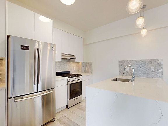 3rd image of 1801 California St APT 304