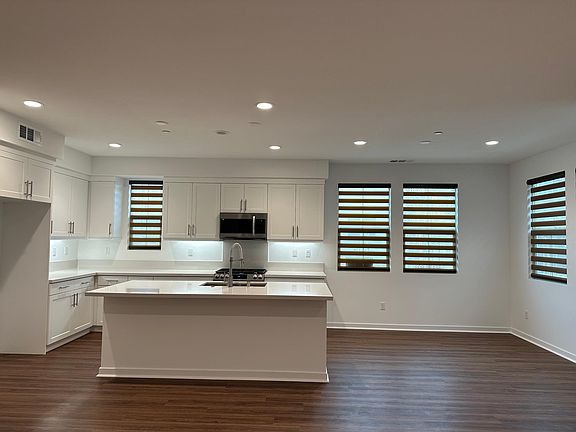 5th image of 143 Magnolia Ct