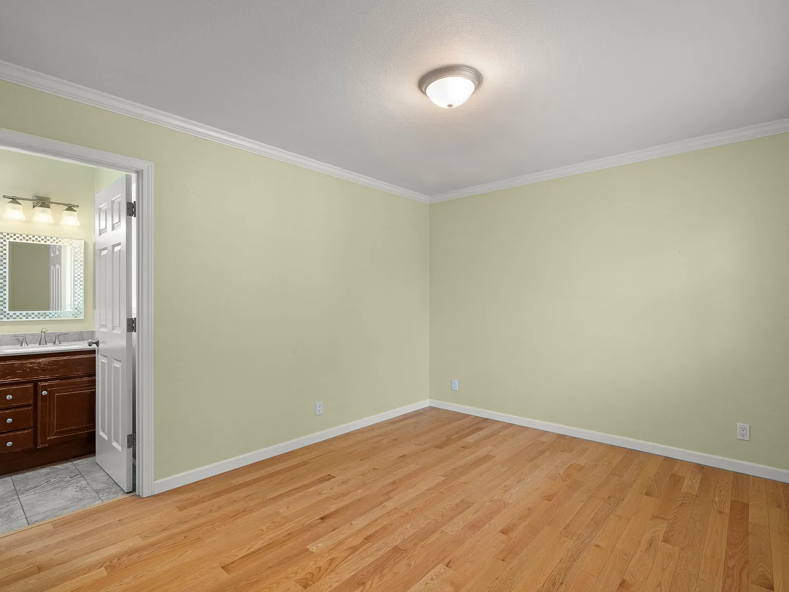 3 bed, 1434 sqft, $5,500 — Photo 2