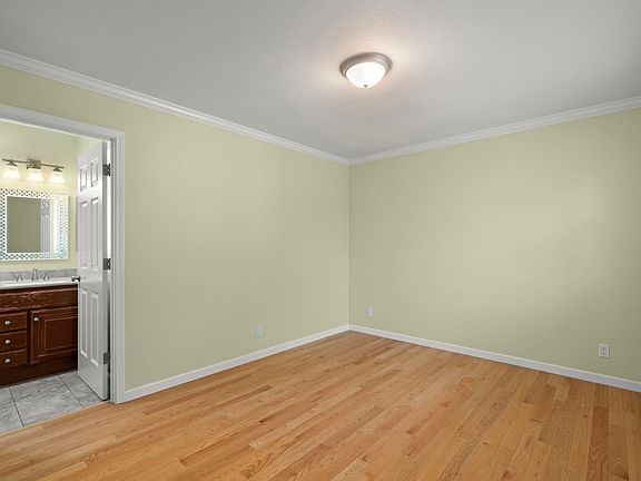 2nd image of 861 S Knickerbocker Dr