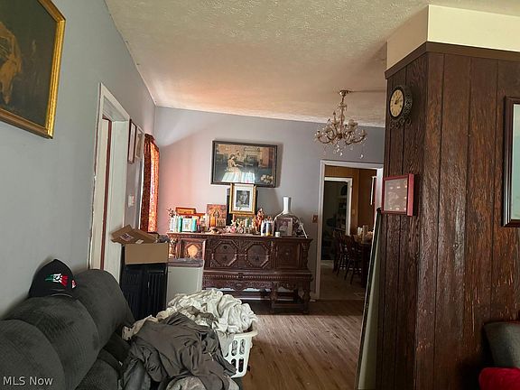 3rd image of 2713 Woodbridge Ave