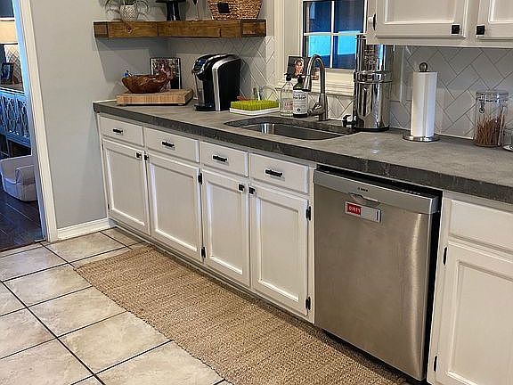 5th image of 3404 Claiborne Dr #9