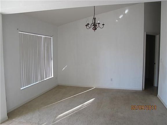 4th image of 117 SW Essex Dr