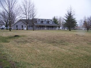 10400 Honesty Ct, Hallsville, MO 65255