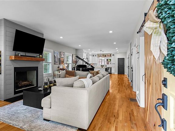 5th image of 1582 Alder Ct