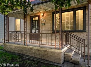 20900 Bon Heur St, Saint Clair Shores, MI 48081