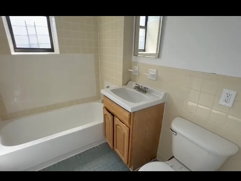1310 Sheridan Ave — Photo 8