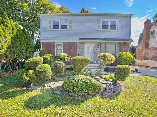 5 Edward Ave, Hicksville, NY 11801