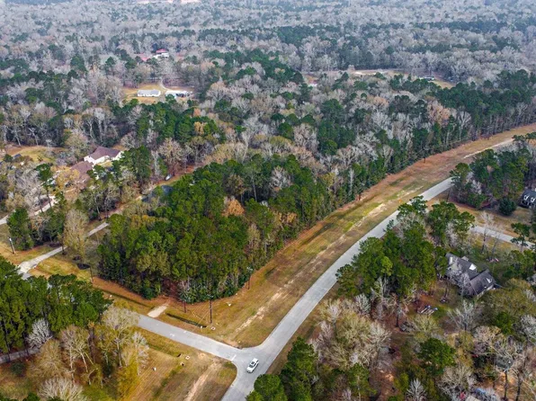 235 Lake Commons Ct, Huffman, TX 77336