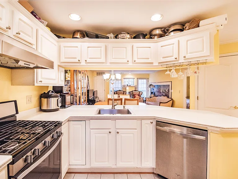 6932 Fairfax Dr #304 — Photo 7