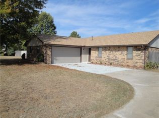 20555 Ember Ln, Harrah, OK 73045