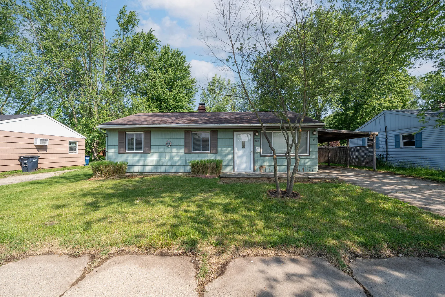 909 Henry St photo 1