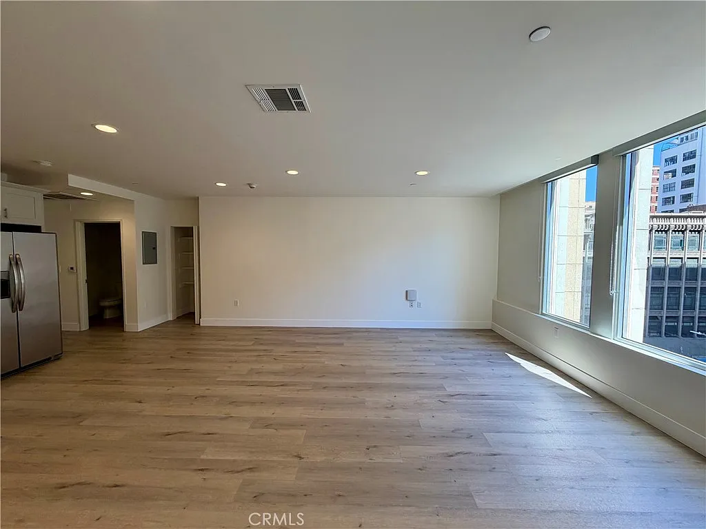1 bed, 1.5 bath, 990 sqft, $2,550 — Photo 3