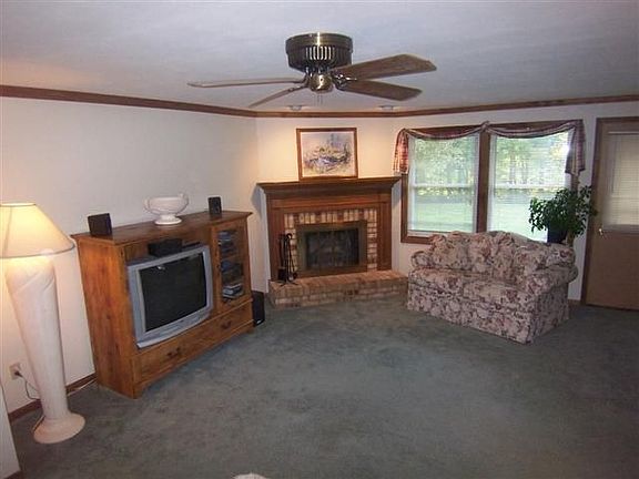 Large open living rm