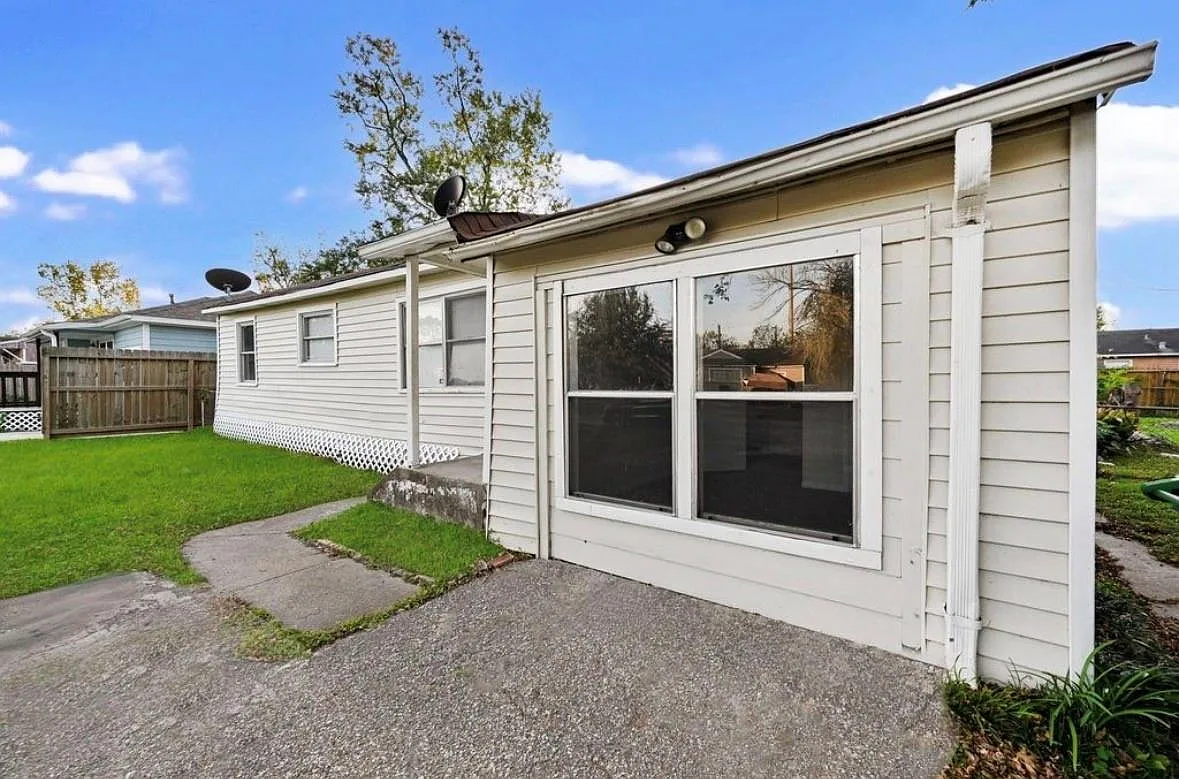 4 bed, 1.0 bath, 1080 sqft, $1,430 — Photo 3