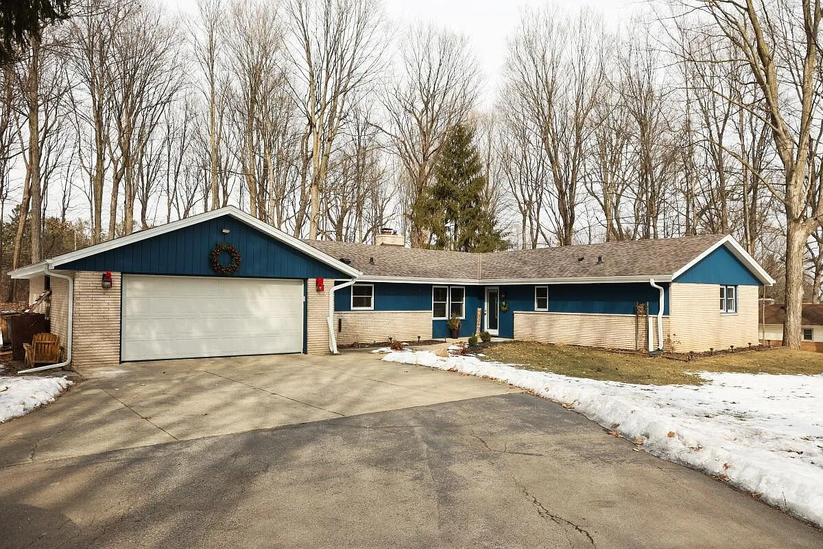 S37W26650 Velma Dr photo 1