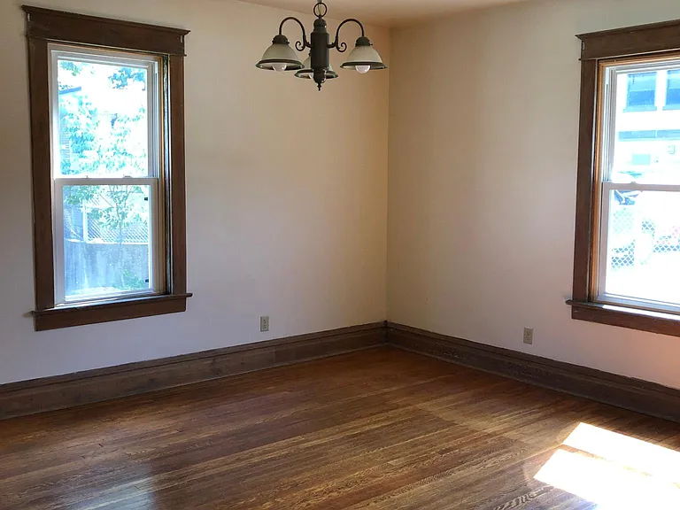 456 E School St — Photo 6