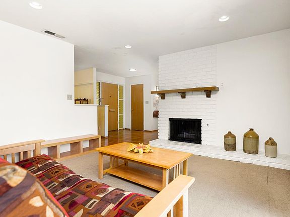 4th image of 118 Corinne Ave