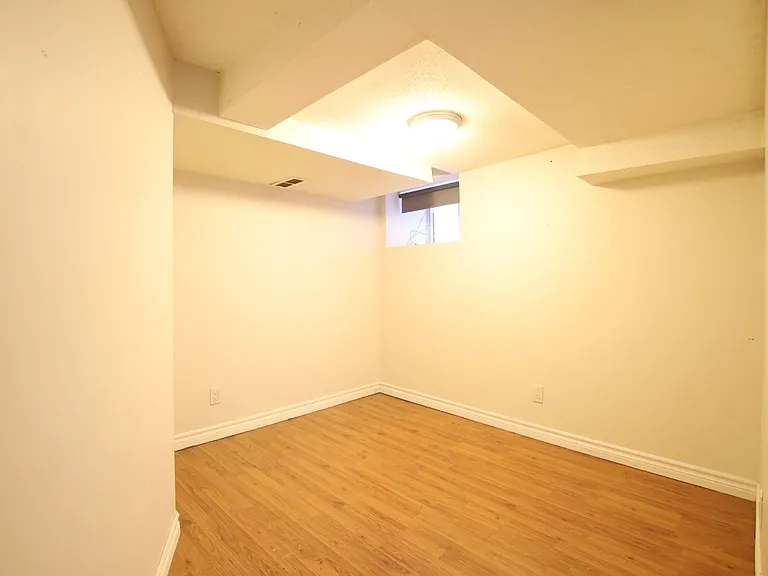 554 McLeod St #1 — Photo 14