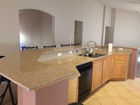 4th image of 8112 Chestnut Glen Ave