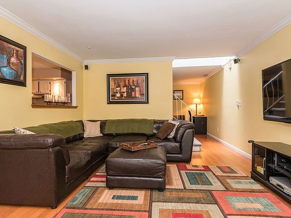 4th image of 406 Clubhouse Ct