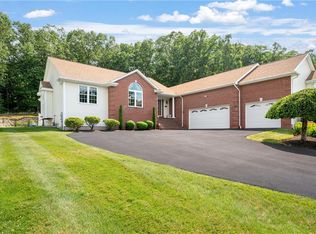 82 Gauthier Dr, Woonsocket, RI 02895