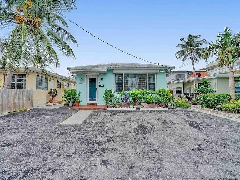 326 Walnut St — Photo 1