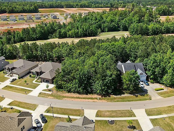 4th image of 255 Long View Dr