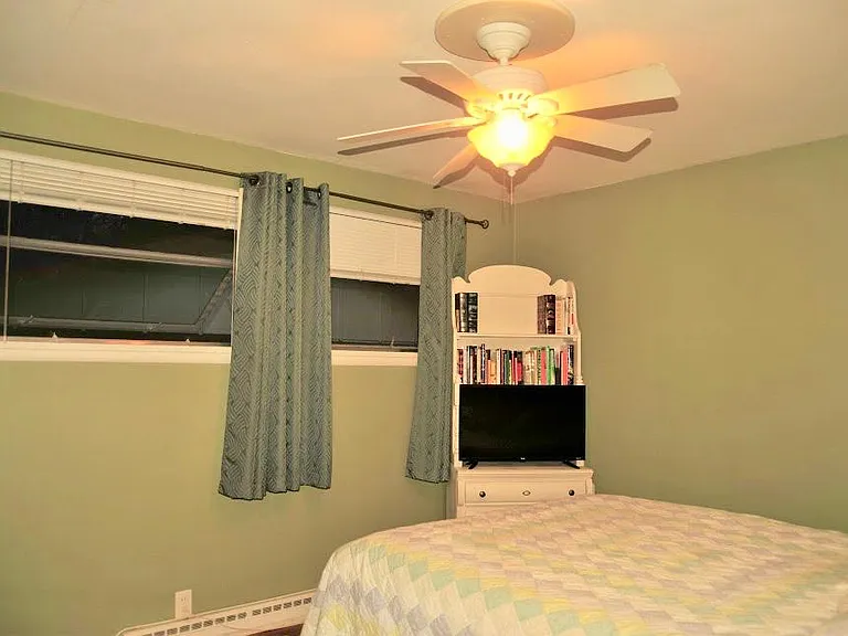 424 S Loomis Ave — Photo 7