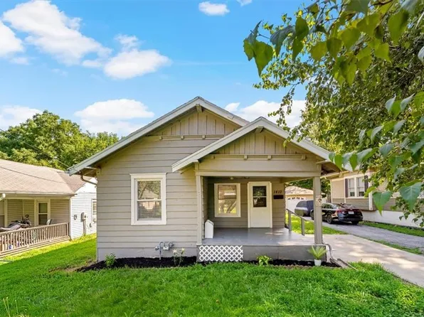 1410 W College St, Independence, MO 64050
