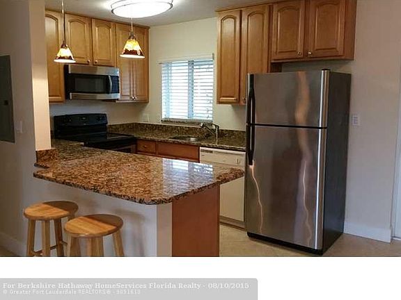 5th image of 410 SW 15th St APT 203
