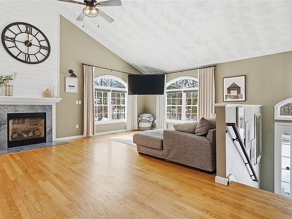 4th image of 98 Cedar Grove Dr