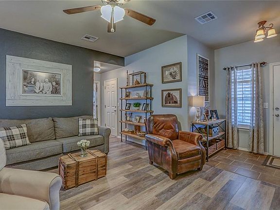 4th image of 2210 Bradford Cir