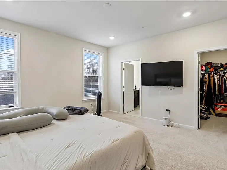 10800 Blanton Way — Photo 18