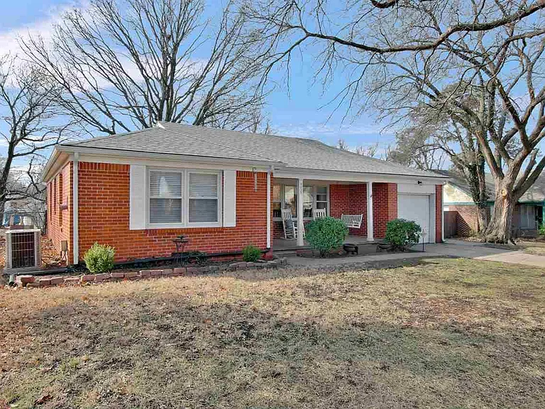 5825 Rockwood Rd — Photo 2