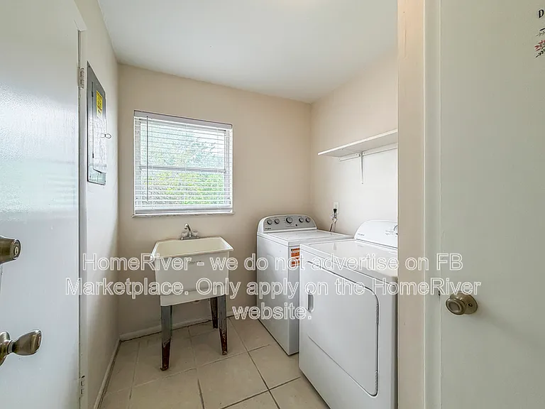 502 NW Salina Ter — Photo 7