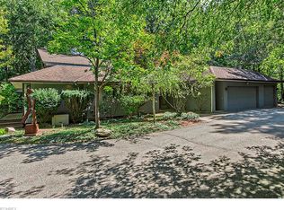 1809 Ridgebrook Cir, Lyndhurst, OH 44122