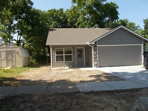708 W 5th Ave Photo 1