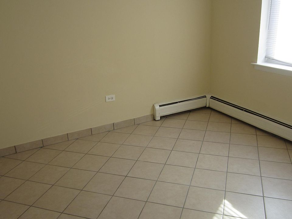 1st image of 10096 Holly Ln