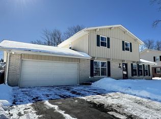 3229 Nobb Hill Dr, Racine, WI 53406